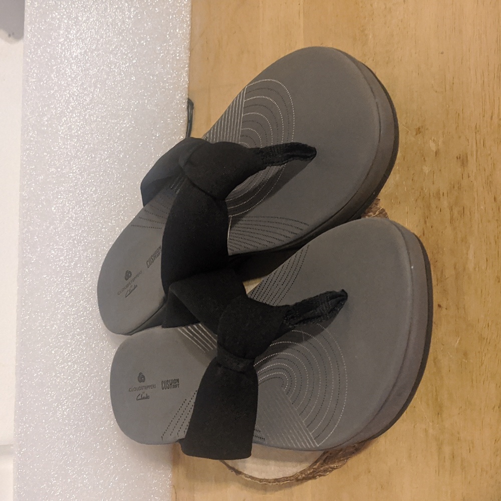 Clarks Cloudstepper Cushion Soft Flip Flop Sandal… - image 2